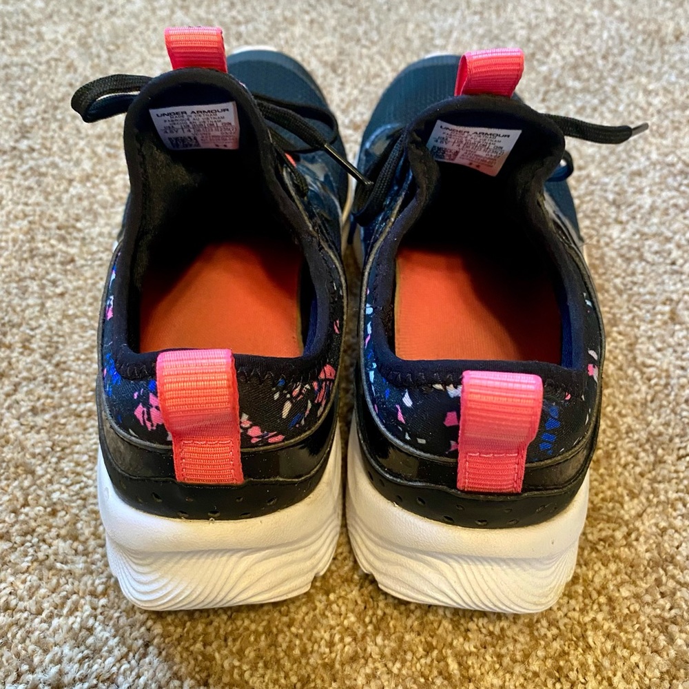 Big Girls Size 4.5 Under Armour Running Shoes - Picture 4 of 5